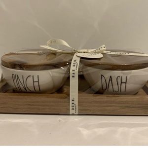 NWT. Rae Dunn Pinch and Dash Mini Bowl Set